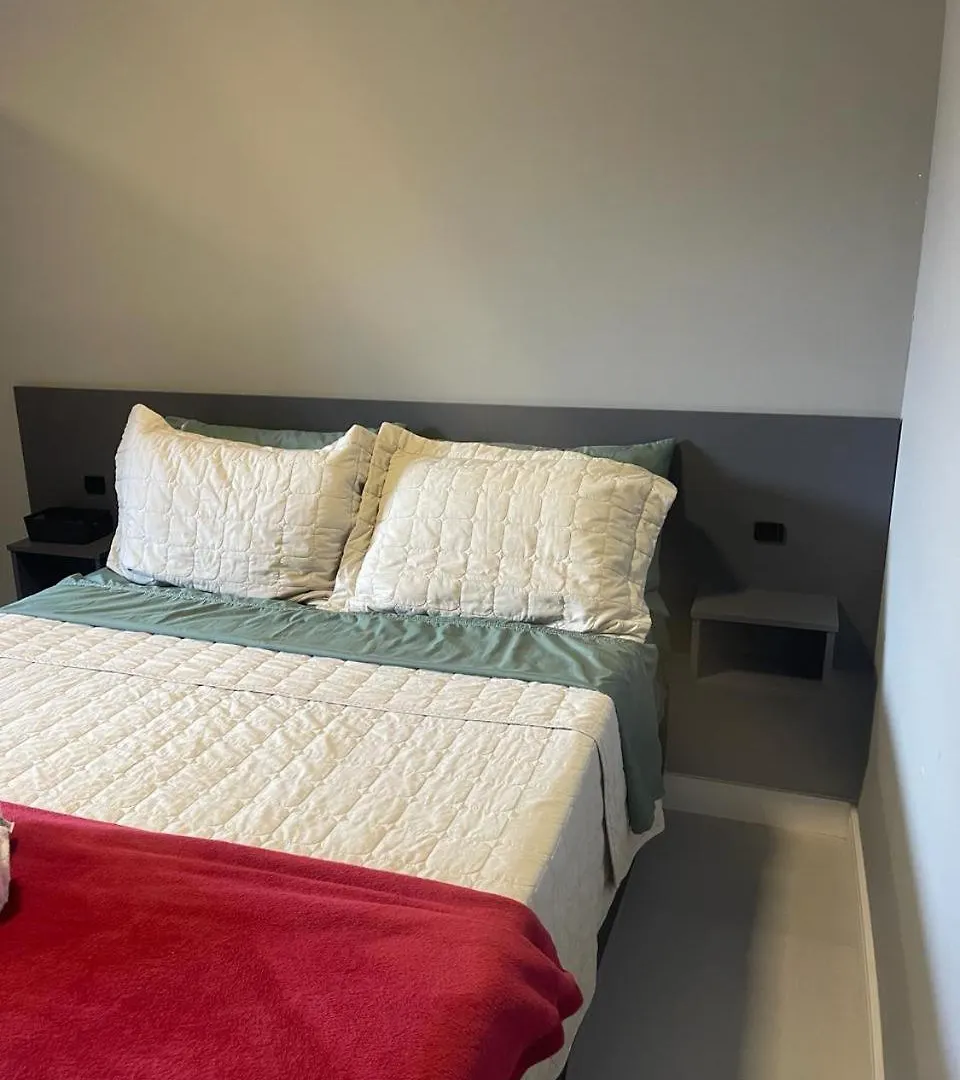 Hospedagem Confortavel E Pratica Para Viajantes E Ferias - Proxima A Br-101 Sao Jose  0*, Sao Jose (Santa Catarina)