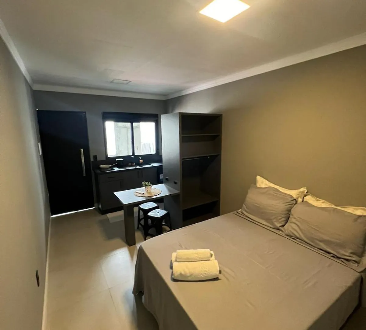 Hospedagem Confortavel E Pratica Para Viajantes E Ferias - Proxima A Br-101 Sao Jose  0*, Sao Jose (Santa Catarina)
